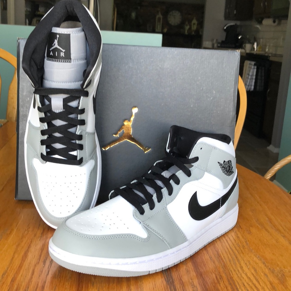 Air Jordan 1 Mid Smoke Grey/Black-White